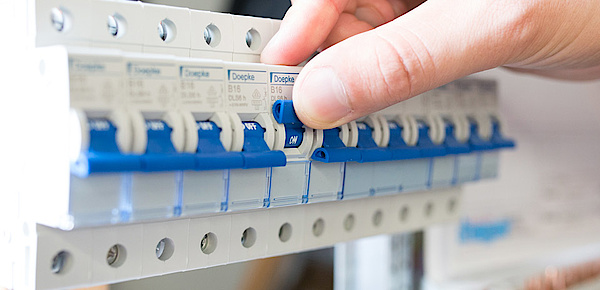 Schalt­schrank­bau bei Elektro & Steuerungstechnik Stichlmeyr in Pasenbach/Vierkirchen