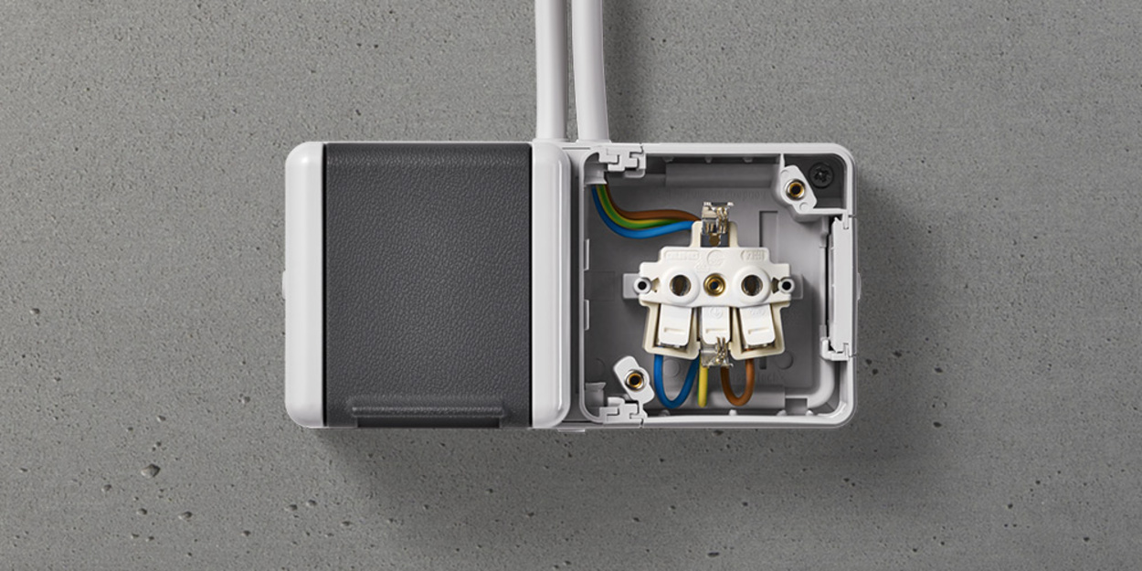 Doppelsteckdose mit Trennsteg bei Elektro & Steuerungstechnik Stichlmeyr in Pasenbach/Vierkirchen